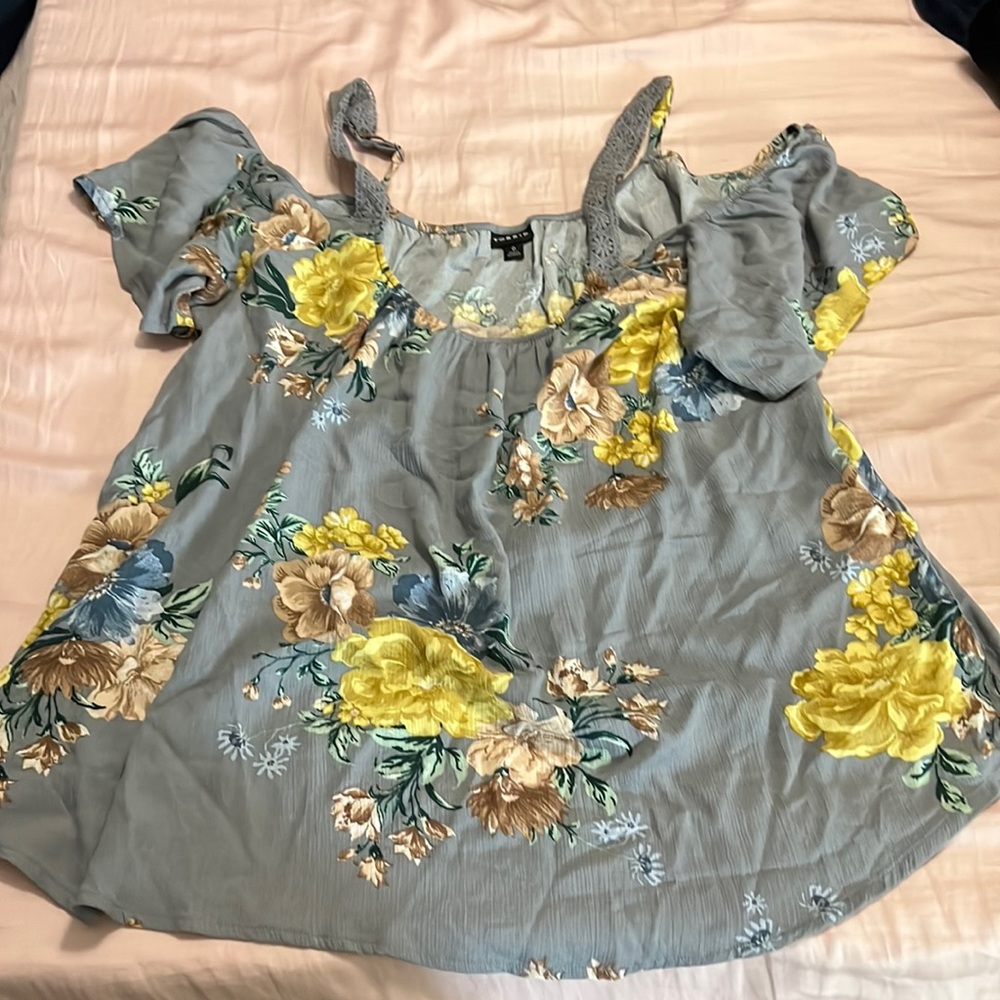 Torrid Floral Cold Shoulder Blouse size 0 (L or 12)